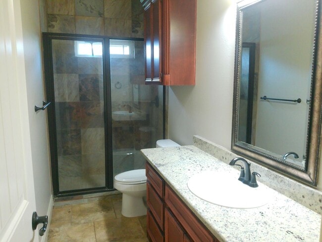 Building Photo - 4 Bedroom 3 Bath on the Island
