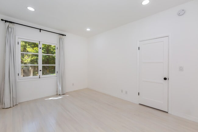 second bedroom - 8495 Fountain Ave