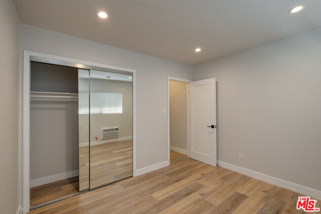 Building Photo - 4703 W St Charles Pl