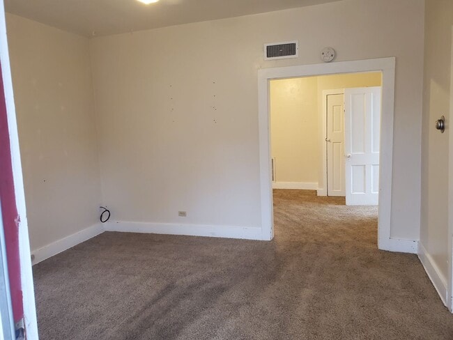 Building Photo - 623, 623 1/2 &amp; 621 N. Wahsatch