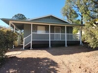 Building Photo - 2 Bed / 1 Bath with Oversized single car garage