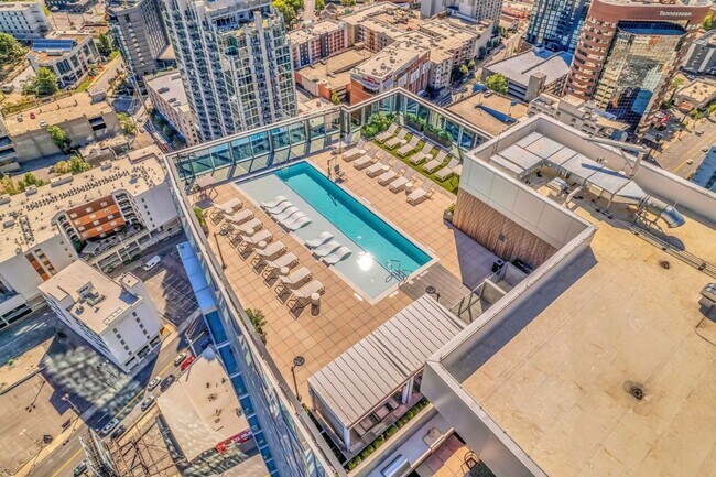 Building Photo - 2 Bedroom Luxury Condo w/ Exquisite Design and World-class Service