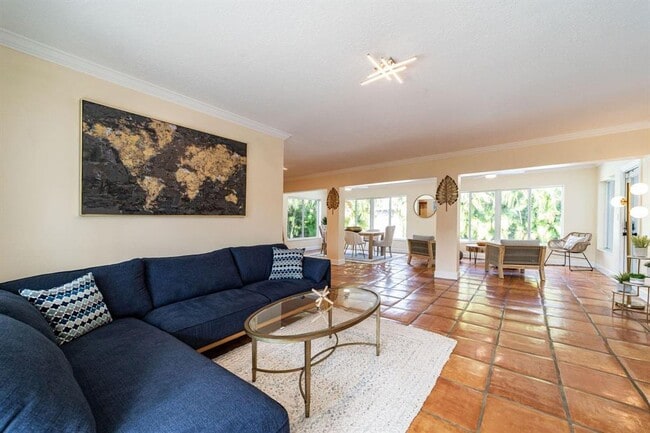 Building Photo - 2101 NE 15th St