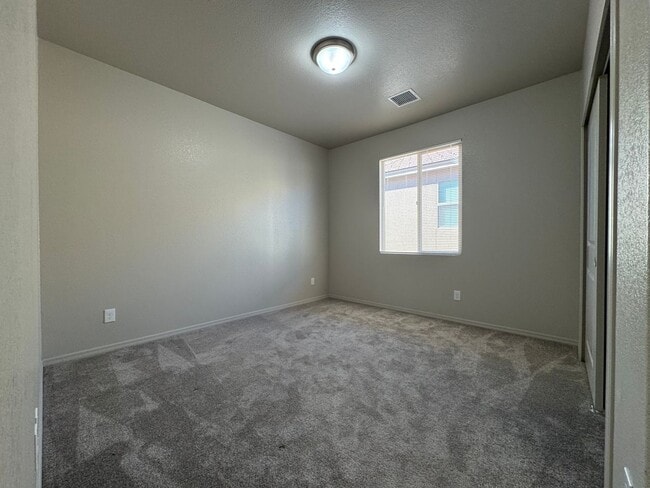 Building Photo - 4BR/2.5BA/2CG, 2057 sq.ft. rental with DOG RUN in Sierra Vista, AZ