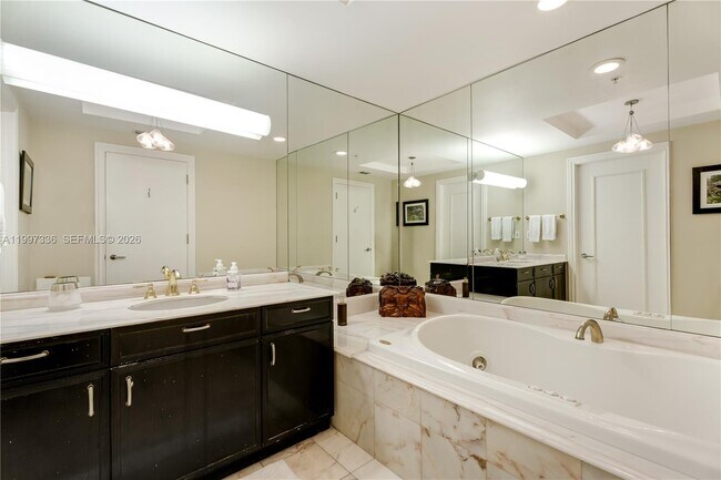 Building Photo - 445 Grand Bay Dr