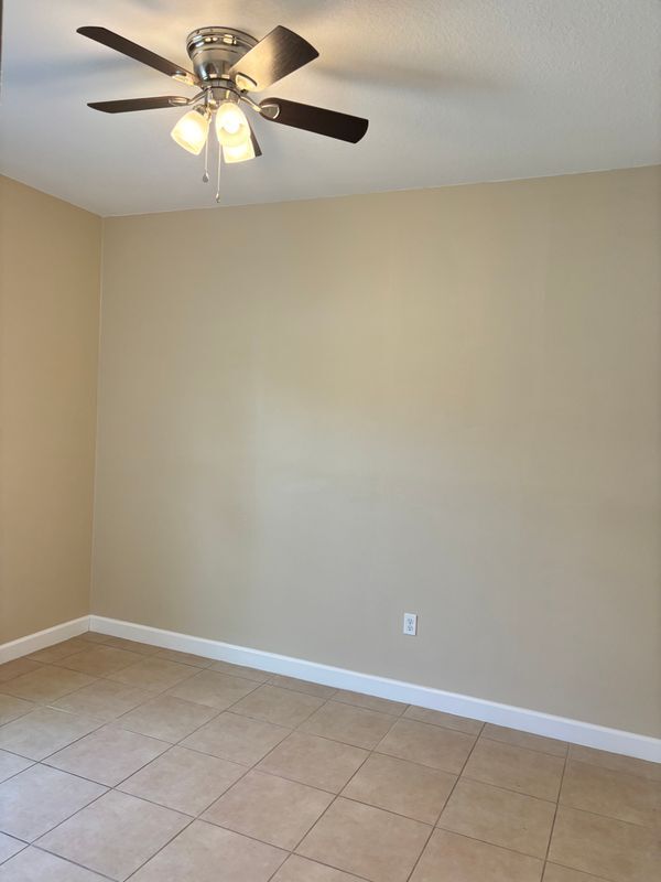 Building Photo - 1123 Normandy Dr