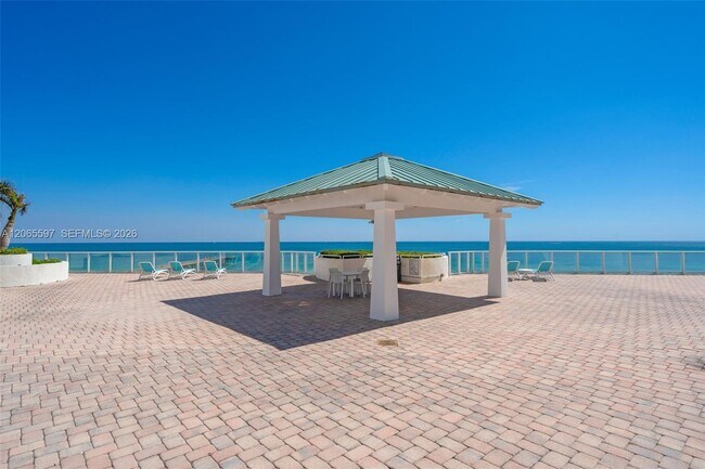 Building Photo - 16485 Collins Ave