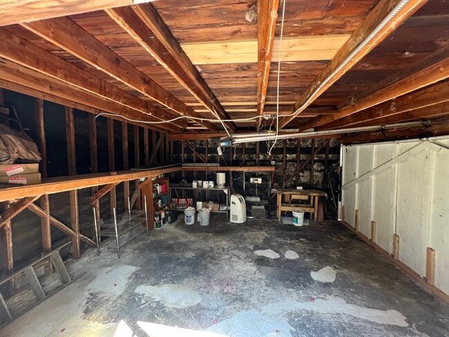 GARAGE - 2441 10th St
