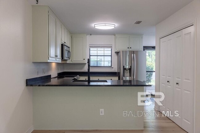 Building Photo - 389 Clubhouse Dr