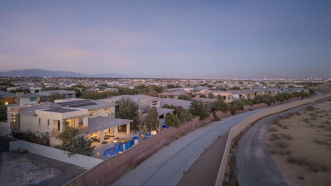 Building Photo - Exceptional 3-Bedroom Home in the Ridges