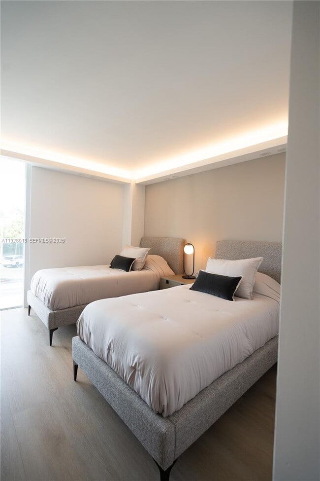 Building Photo - 20505 E Country Club Dr