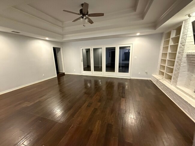 Building Photo - 2950 Crestline Dr