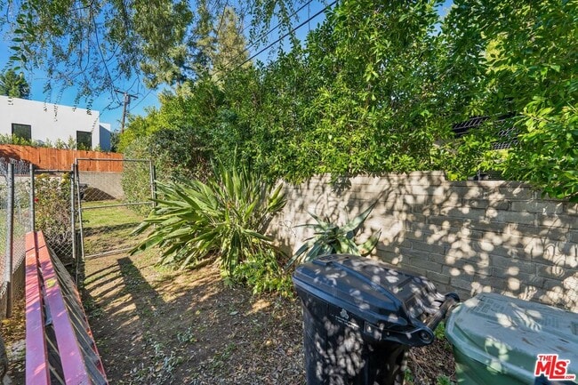 Building Photo - 17117 Weddington St