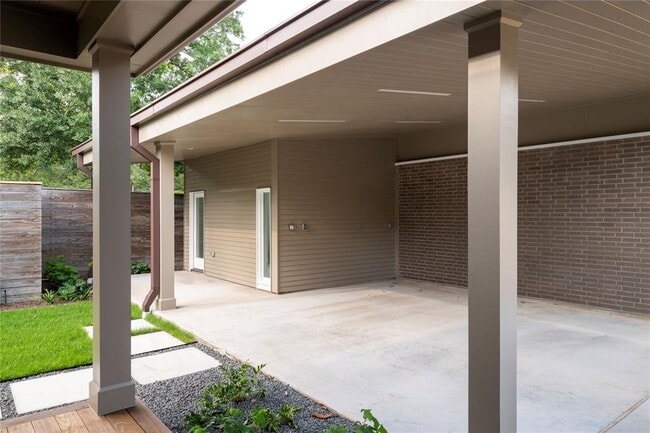 Building Photo - 1506 Sul Ross St