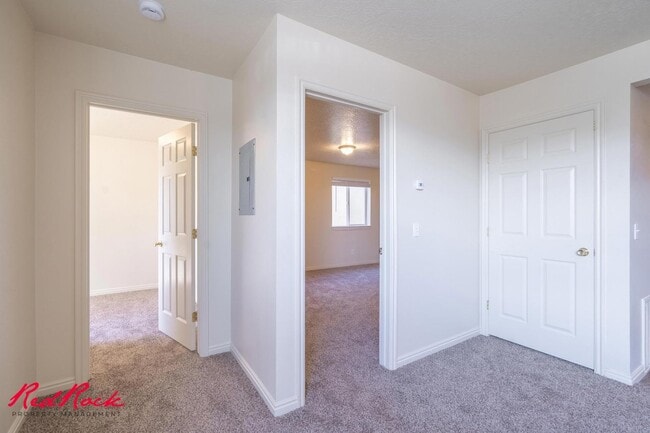 Building Photo - Enjoy Scenic Ivins Living – 3-Bed, 2-Bath ...