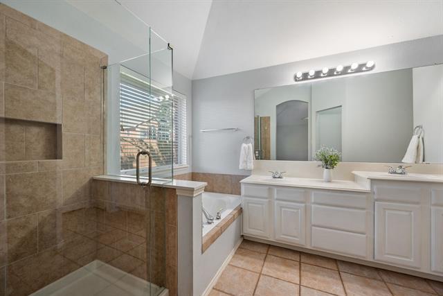 Building Photo - 3605 Villanova Dr