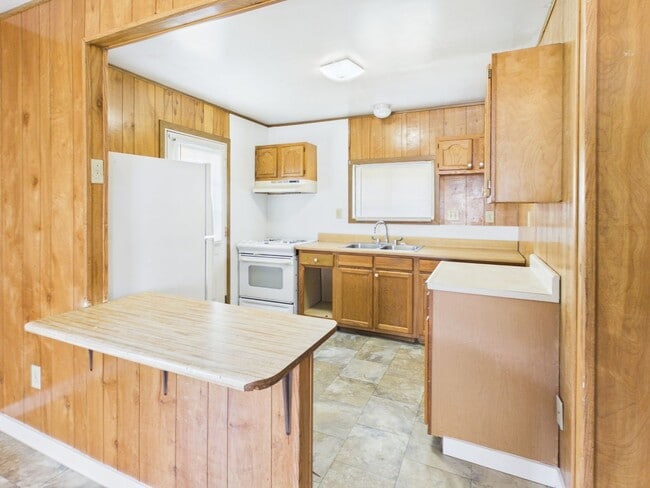 Building Photo - 711 W 3rd Ave