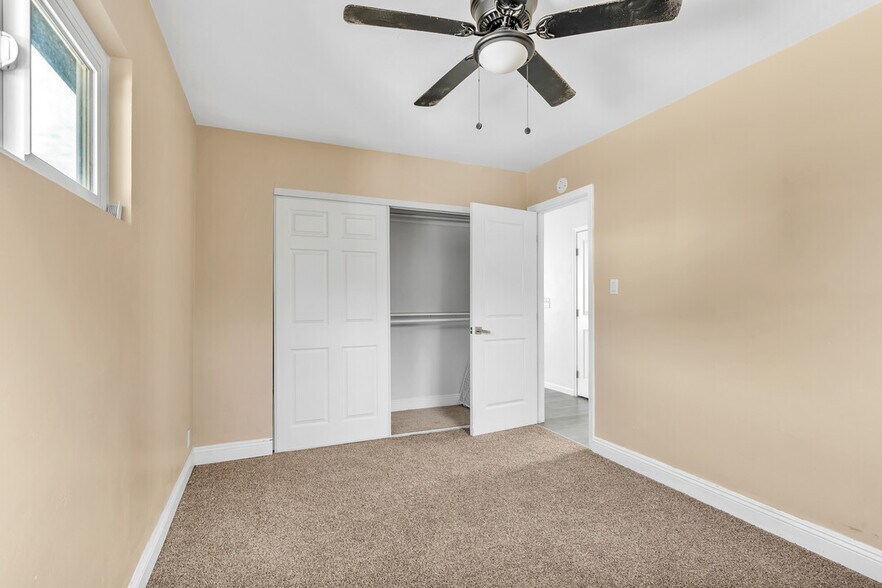Building Photo - 1222 Willowside Ter