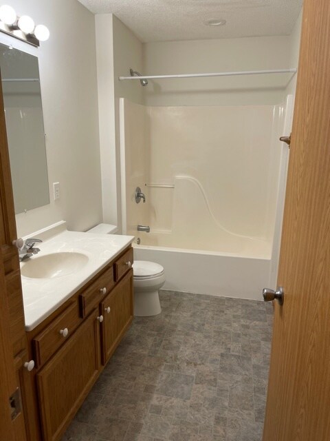 Building Photo - 413 Lilac Ln