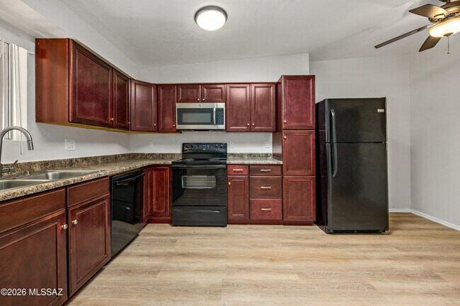 Building Photo - 3362 E Fort Lowell Rd