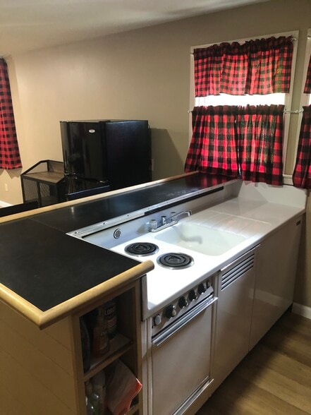 Building Photo - 514 Laurel Ave