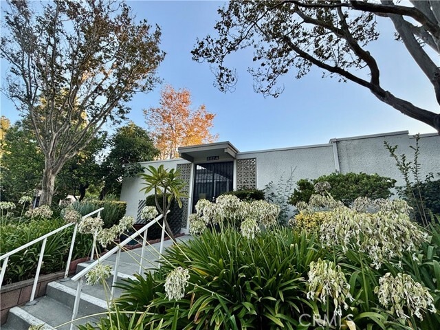 Building Photo - 442 Avenida Sevilla