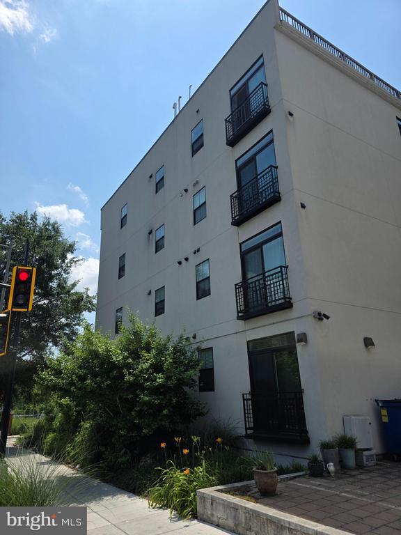 Building Photo - 1101 Fern St NW