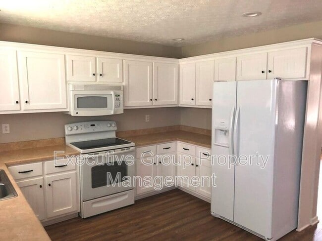 Building Photo - 275 Oxmoor Dr
