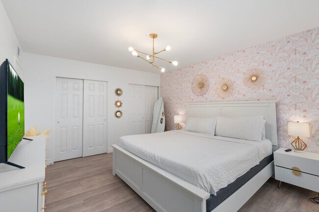 Building Photo - 5747 N 48th Ln