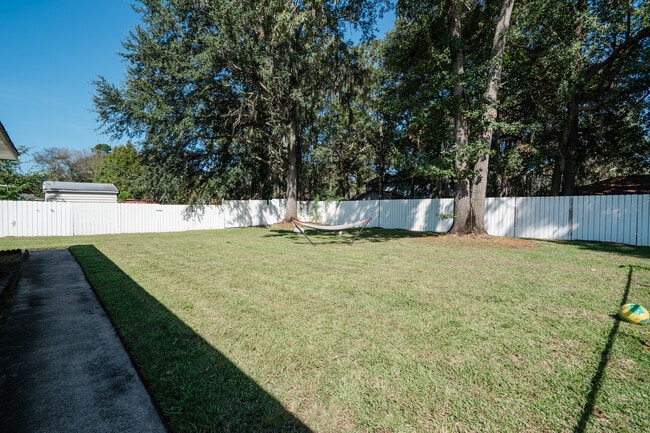 Building Photo - 411 Christopher Dr