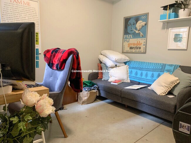 Building Photo - 33 Anderson St