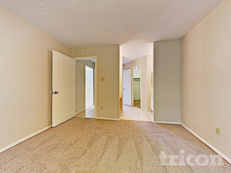 Building Photo - 6922 Clee Ln