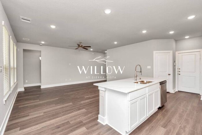Building Photo - Spacious 4-Bedroom Home – 6 Weeks FREE Rent!