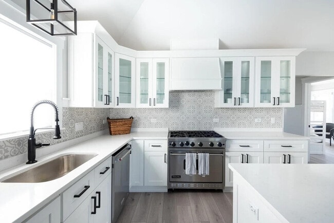 Building Photo - 122 Williams St