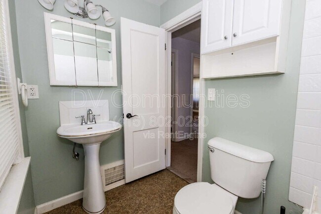 Building Photo - 4871 Oakland Dr