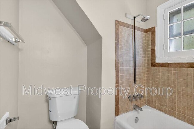 Building Photo - 46 N Harvey Ave