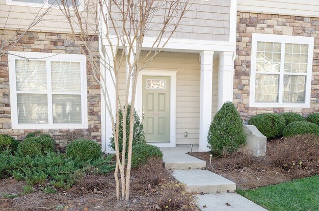Building Photo - "Charming 3-Bedroom Home with 2 Full Baths in Beautiful Belmont!"