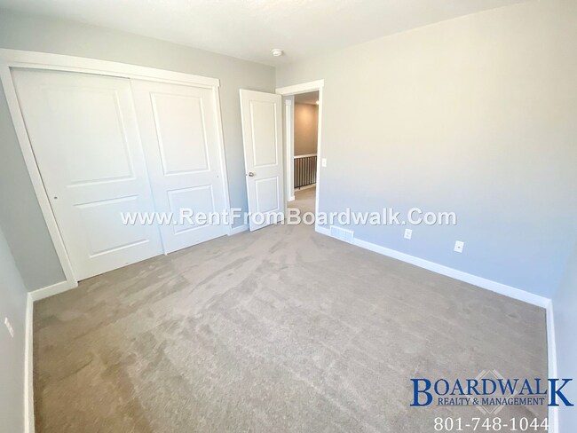 Building Photo - Single Family Home In Beautiful Community!