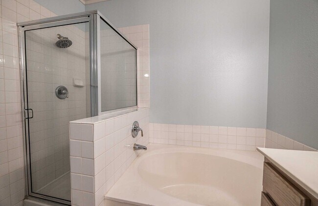 Building Photo - Cute 2 Bedroom Condo with 2 Car Garage located in a Guard Gated Community in Green Valley!