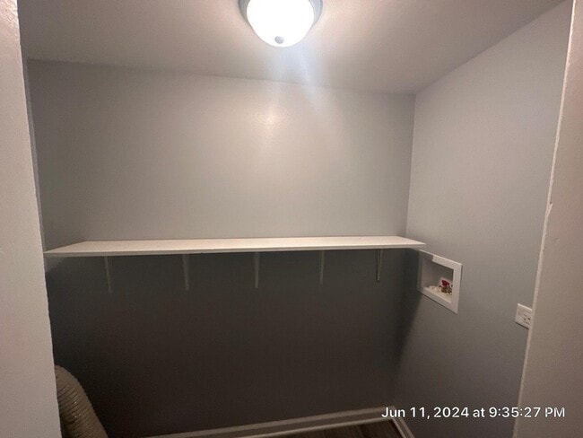 Building Photo - 618 Meadow Ave