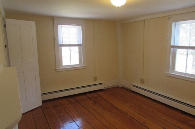 Building Photo - 316 Main St