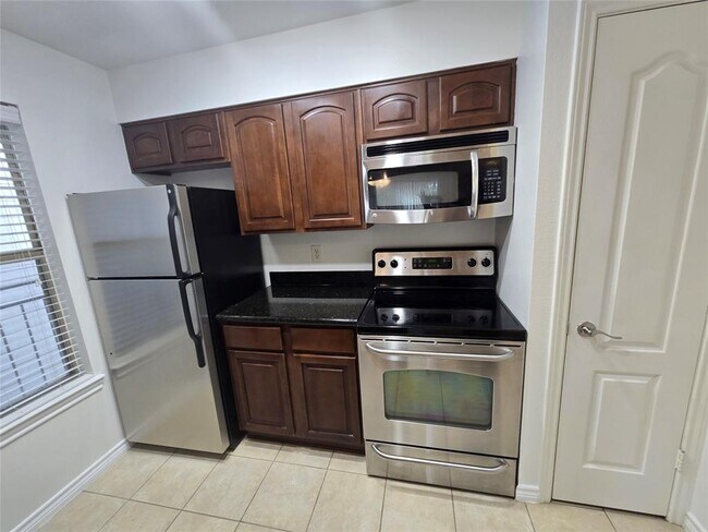 Building Photo - 6000-5 Shepherd Mountain Cove
