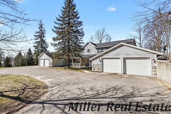 Building Photo - 2 Bedroom Apartment in Hastings – Gas and Water Included – $1,150/mo