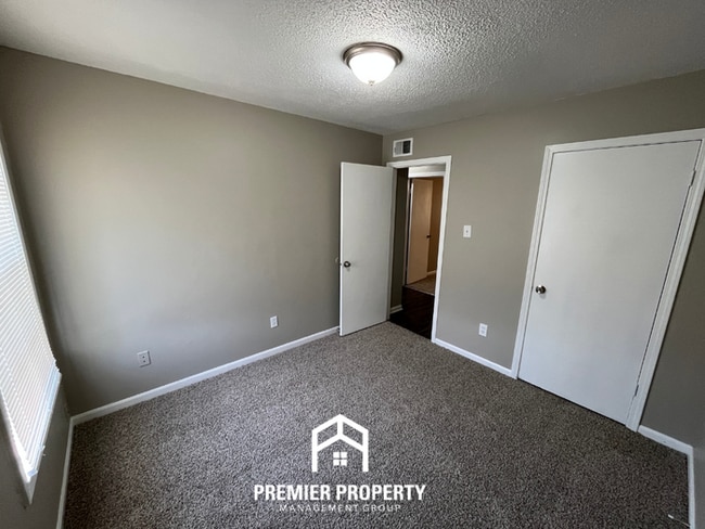 Building Photo - NEWLY RENOVATED 3BR/2BA in Easthaven | Modern Fireplace & Formal Dining
