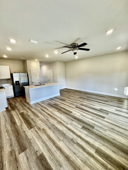 Building Photo - 5673 Stellarjay St