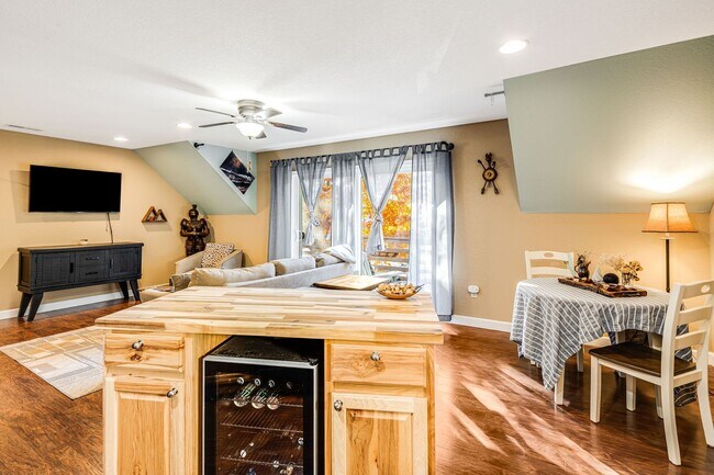 Building Photo - Cozy & Fully-Furnished West Asheville 2-Be...