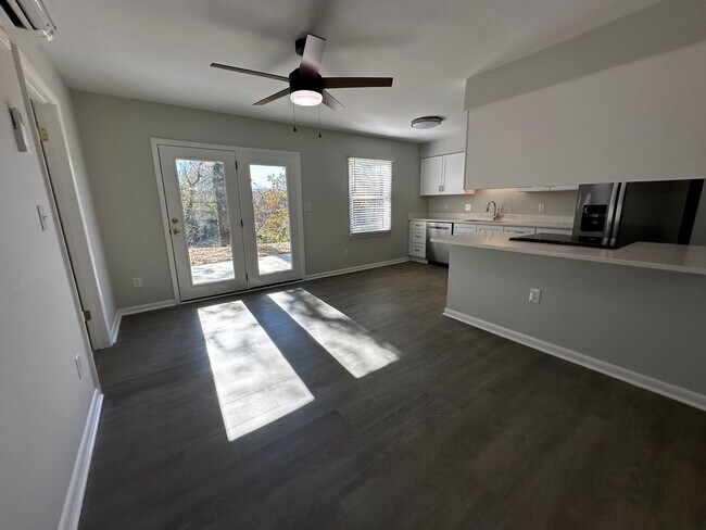 Building Photo - Weaverville Rental