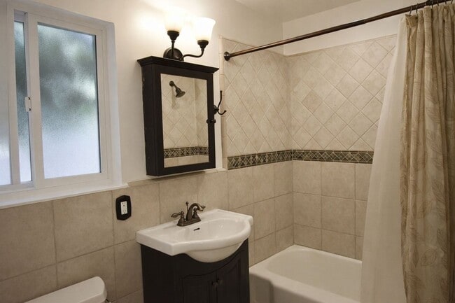 Building Photo - 5310 Callister Ave