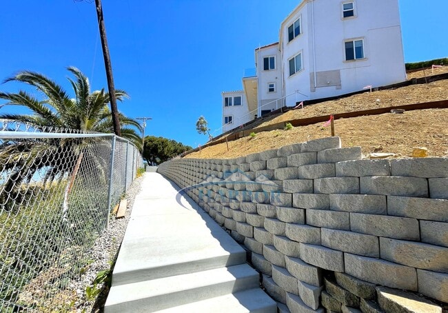 Building Photo - Charming 1-Bedroom 1 Bath with Nature Access