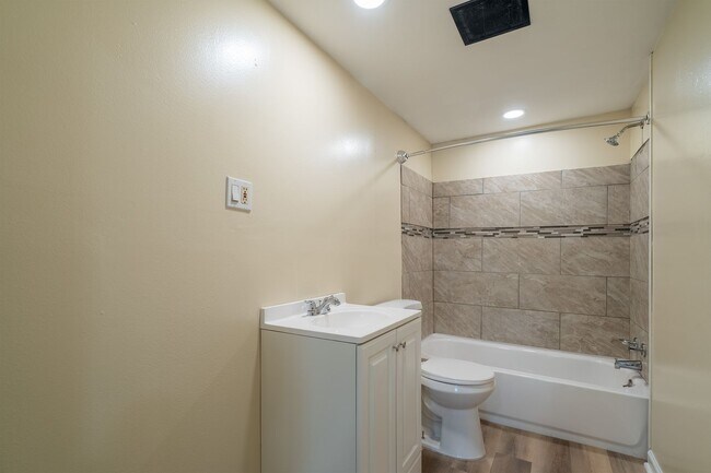 Building Photo - 86 Hawley St